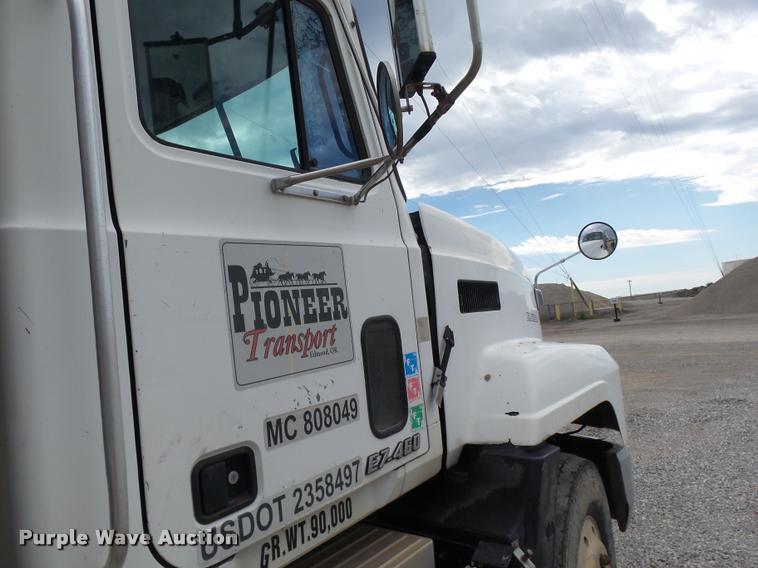 image for item DB0030 1999 Mack CL613 semi truck