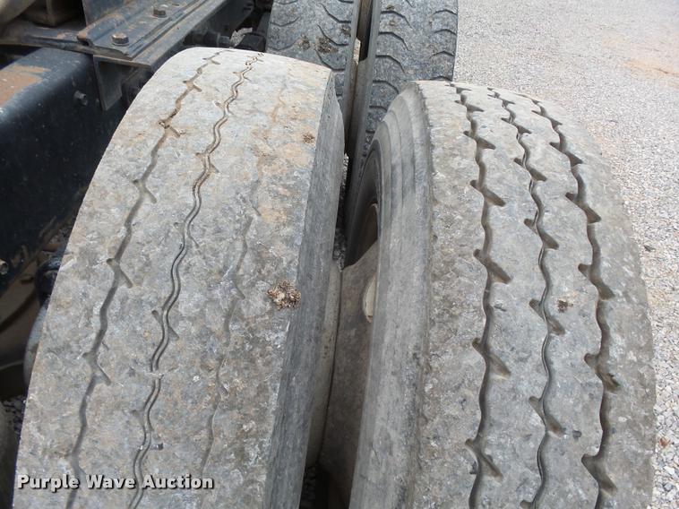 image for item DB0030 1999 Mack CL613 semi truck