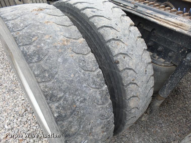 image for item DB0030 1999 Mack CL613 semi truck