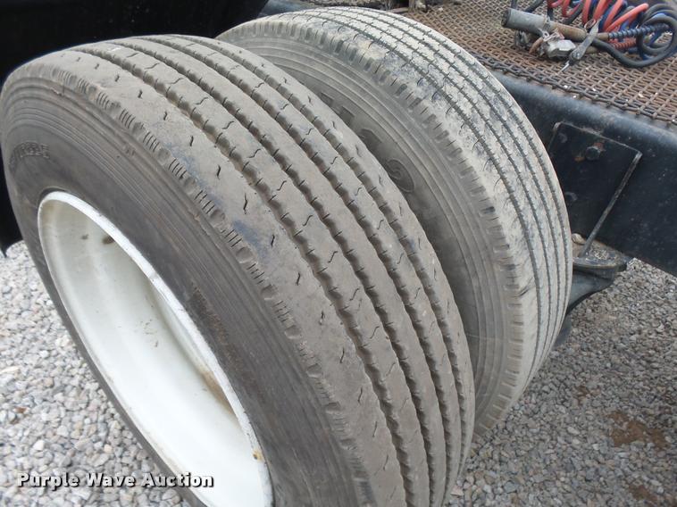 image for item DB0030 1999 Mack CL613 semi truck