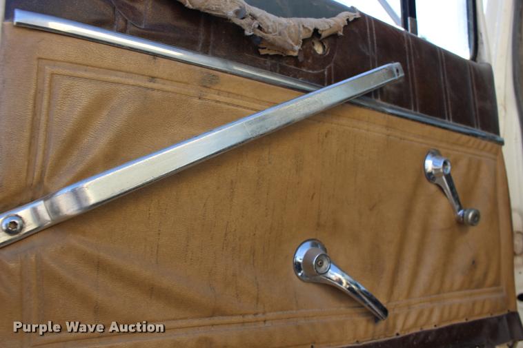 image for item DB0036 1981 Ford 8000 tank truck