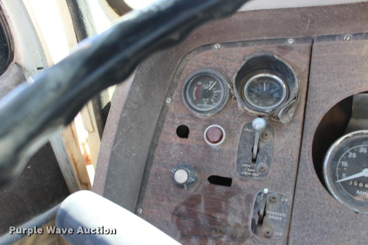 image for item DB0036 1981 Ford 8000 tank truck