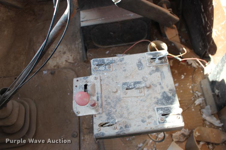 image for item DB0036 1981 Ford 8000 tank truck