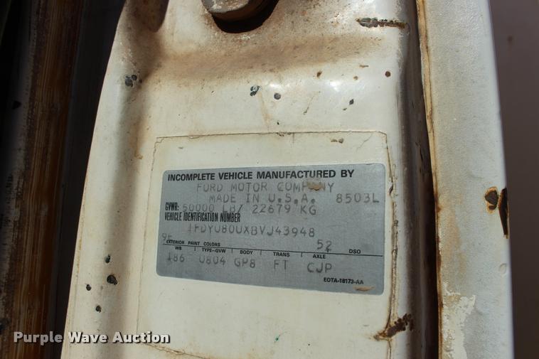 image for item DB0036 1981 Ford 8000 tank truck