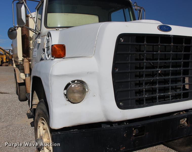 image for item DB0036 1981 Ford 8000 tank truck