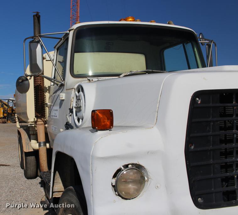 image for item DB0036 1981 Ford 8000 tank truck