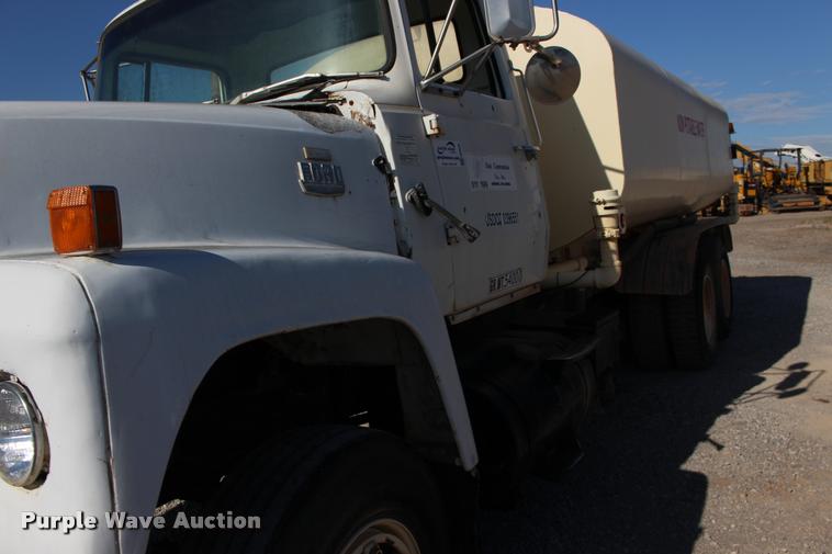 image for item DB0036 1981 Ford 8000 tank truck