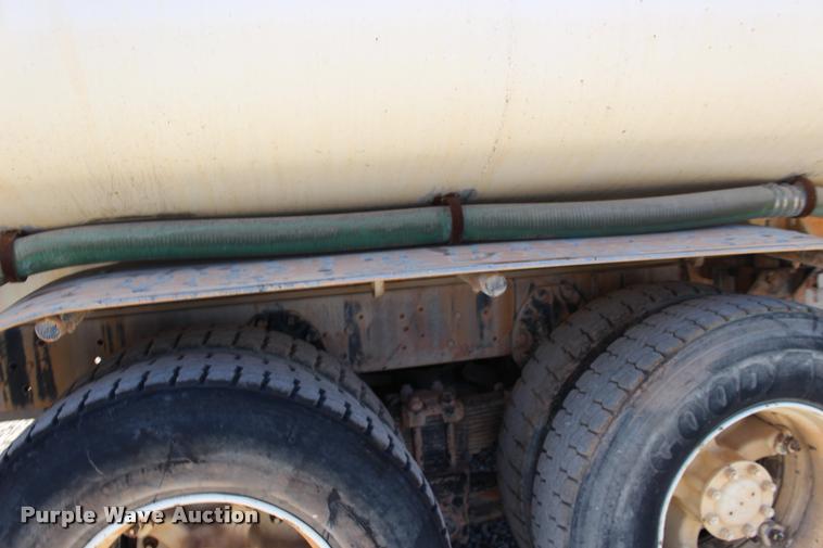 image for item DB0036 1981 Ford 8000 tank truck