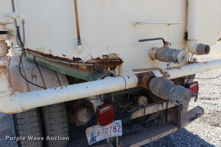 image for item DB0036 1981 Ford 8000 tank truck