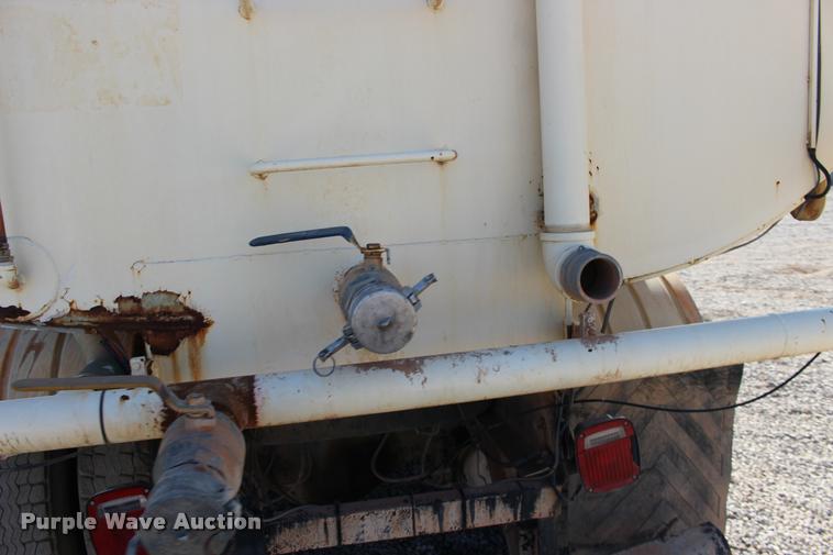 image for item DB0036 1981 Ford 8000 tank truck