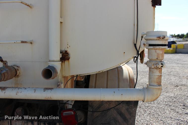 image for item DB0036 1981 Ford 8000 tank truck