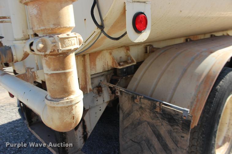 image for item DB0036 1981 Ford 8000 tank truck