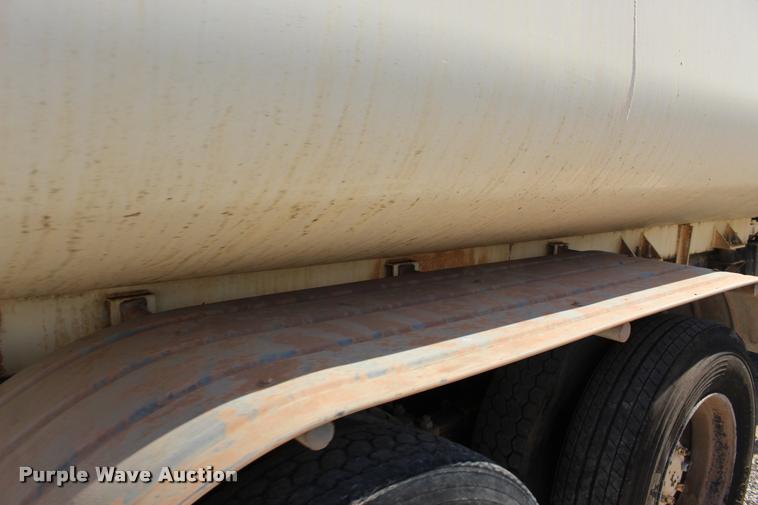 image for item DB0036 1981 Ford 8000 tank truck