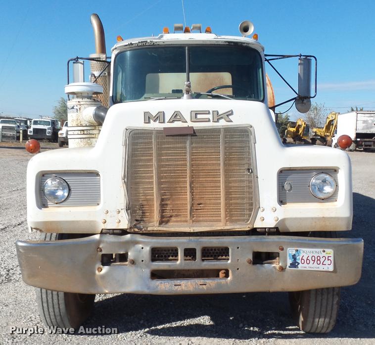 image for item DB0037 1989 Mack R688ST tank truck