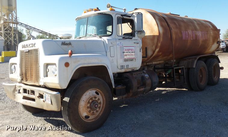image for item DB0037 1989 Mack R688ST tank truck