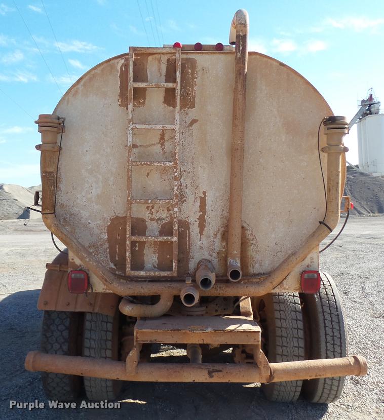 image for item DB0037 1989 Mack R688ST tank truck