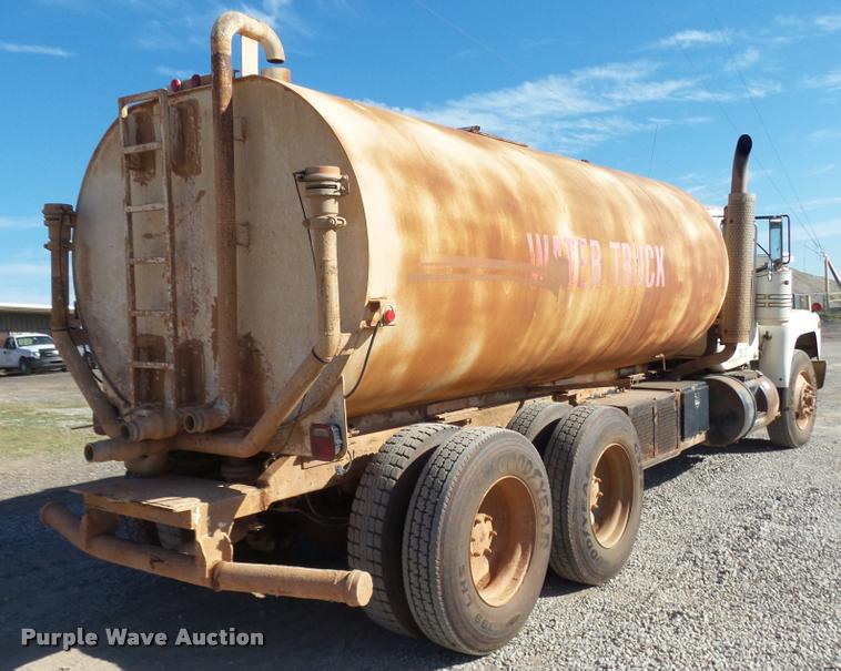 image for item DB0037 1989 Mack R688ST tank truck