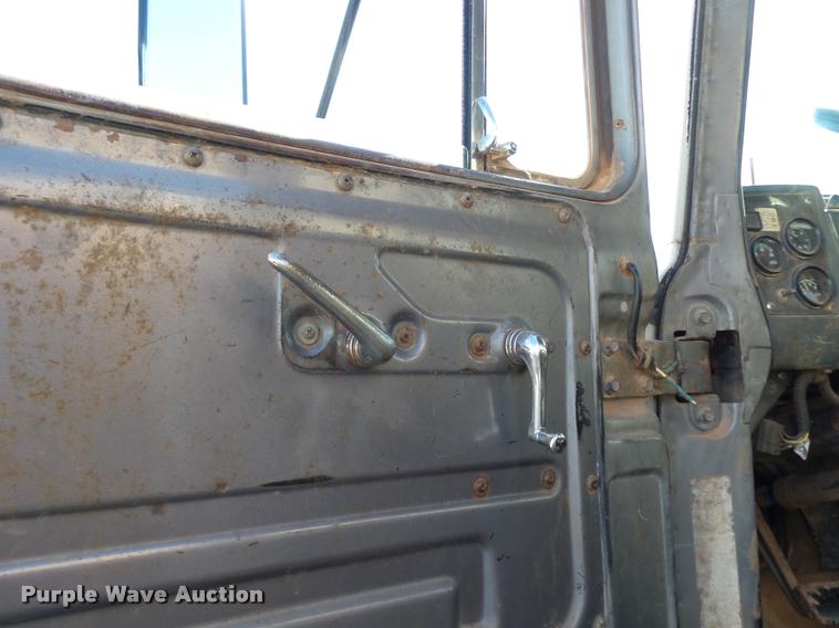 image for item DB0037 1989 Mack R688ST tank truck