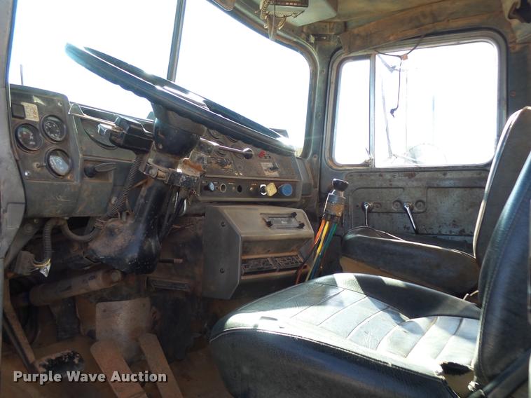 image for item DB0037 1989 Mack R688ST tank truck