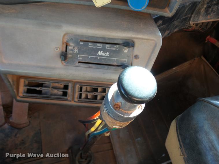 image for item DB0037 1989 Mack R688ST tank truck