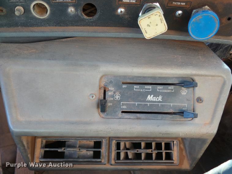 image for item DB0037 1989 Mack R688ST tank truck