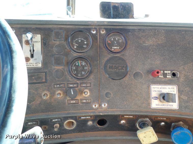 image for item DB0037 1989 Mack R688ST tank truck