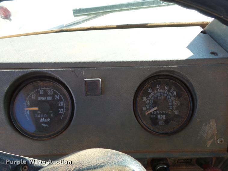 image for item DB0037 1989 Mack R688ST tank truck