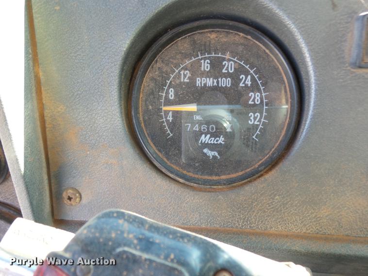 image for item DB0037 1989 Mack R688ST tank truck