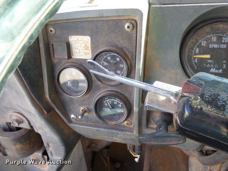 image for item DB0037 1989 Mack R688ST tank truck