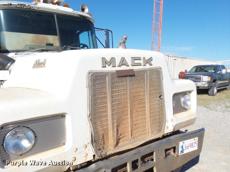 image for item DB0037 1989 Mack R688ST tank truck