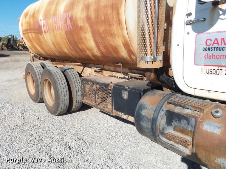 image for item DB0037 1989 Mack R688ST tank truck