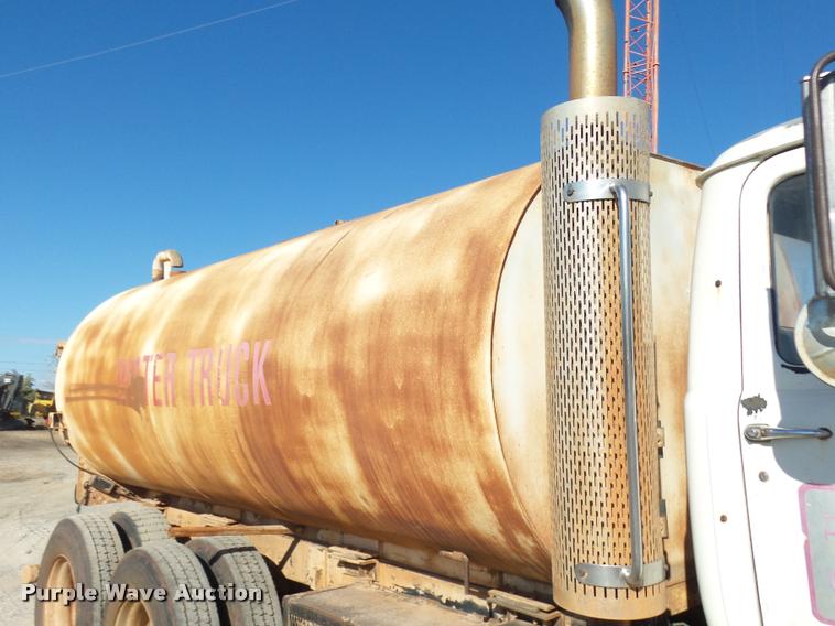 image for item DB0037 1989 Mack R688ST tank truck