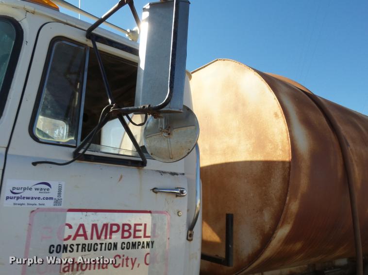 image for item DB0037 1989 Mack R688ST tank truck