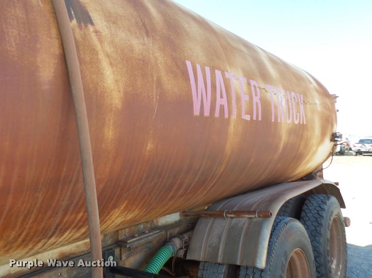 image for item DB0037 1989 Mack R688ST tank truck