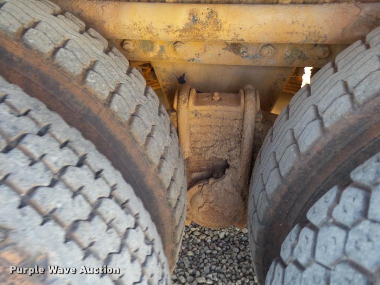 image for item DB0037 1989 Mack R688ST tank truck