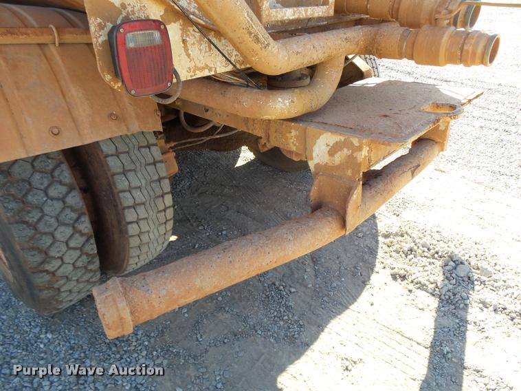 image for item DB0037 1989 Mack R688ST tank truck