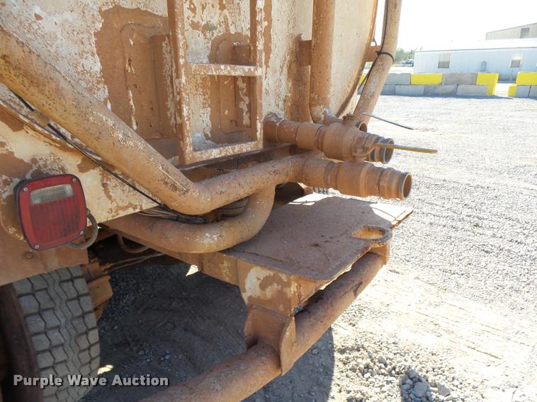 image for item DB0037 1989 Mack R688ST tank truck