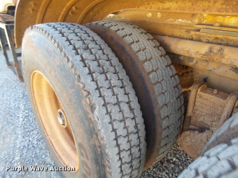 image for item DB0037 1989 Mack R688ST tank truck