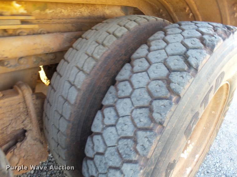 image for item DB0037 1989 Mack R688ST tank truck