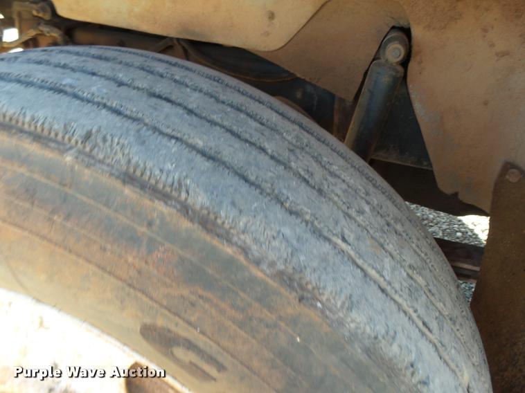 image for item DB0037 1989 Mack R688ST tank truck