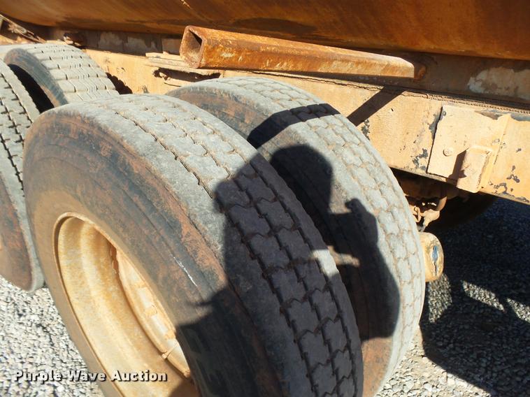 image for item DB0037 1989 Mack R688ST tank truck