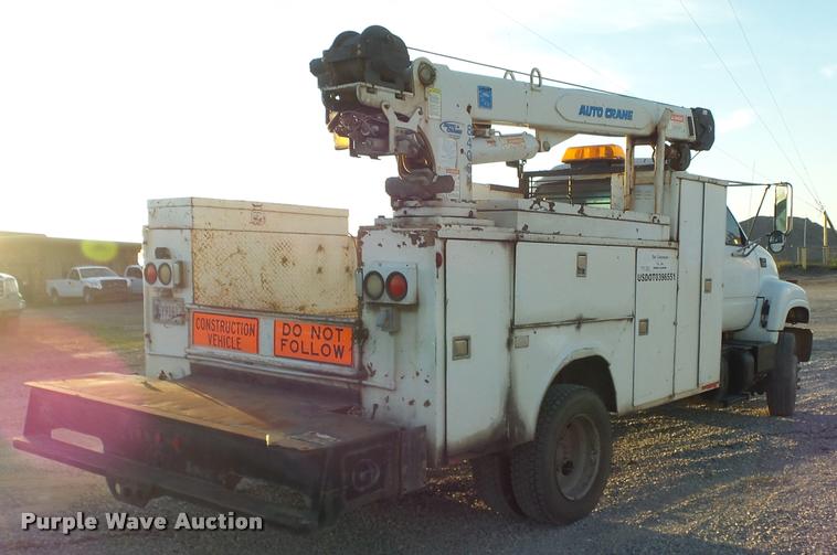 image for item DB0070 2002 Chevrolet C6500 service truck with crane