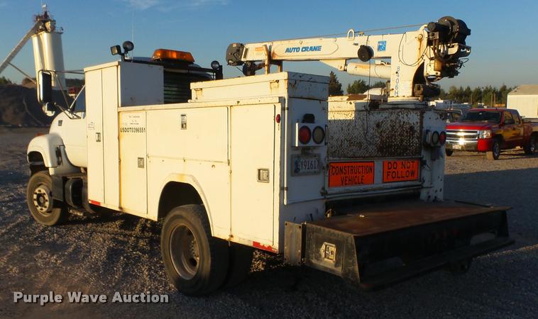 image for item DB0070 2002 Chevrolet C6500 service truck with crane