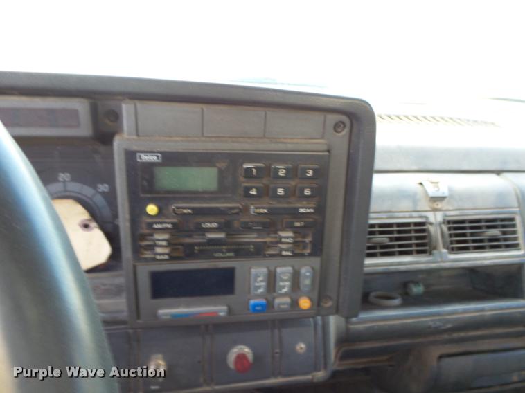 image for item DB0070 2002 Chevrolet C6500 service truck with crane