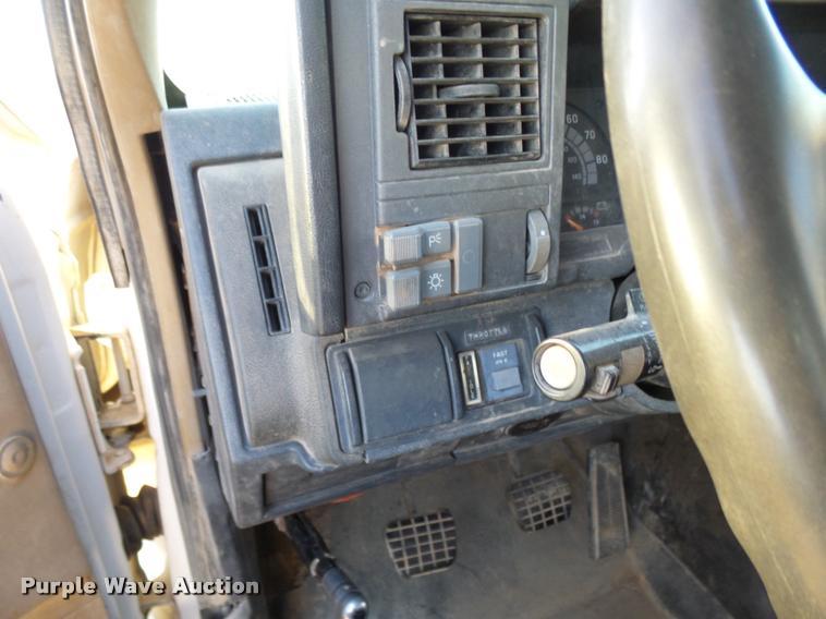 image for item DB0070 2002 Chevrolet C6500 service truck with crane