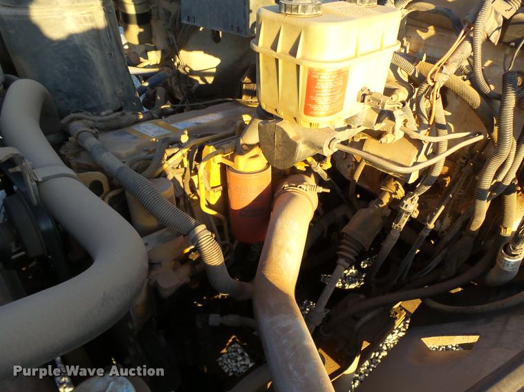 image for item DB0070 2002 Chevrolet C6500 service truck with crane