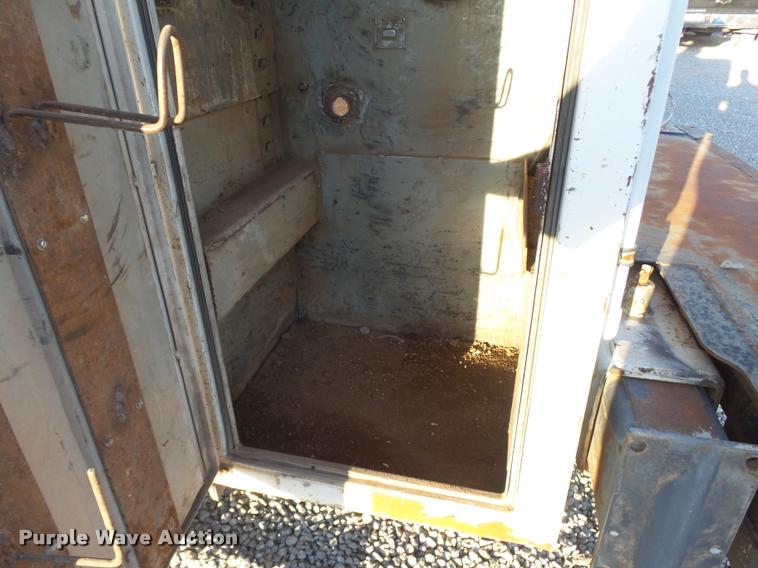 image for item DB0070 2002 Chevrolet C6500 service truck with crane