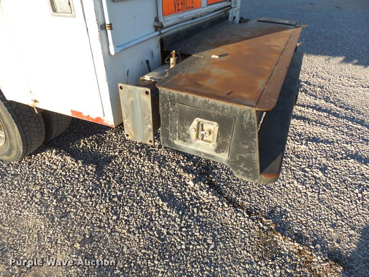 image for item DB0070 2002 Chevrolet C6500 service truck with crane