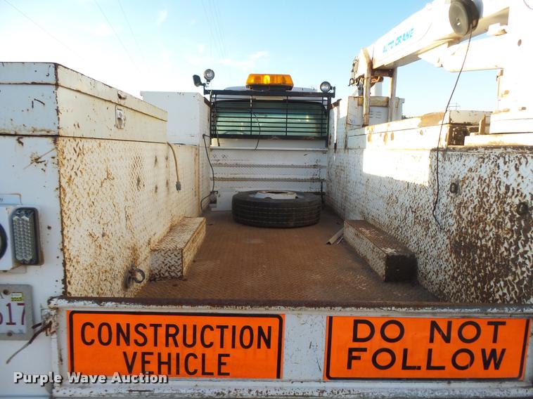 image for item DB0070 2002 Chevrolet C6500 service truck with crane