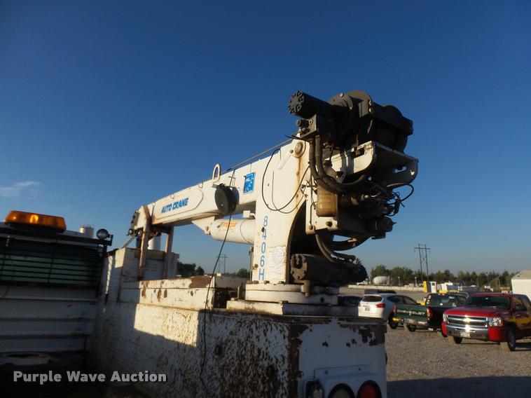 image for item DB0070 2002 Chevrolet C6500 service truck with crane